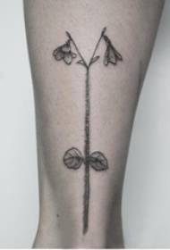 Garota de tatuagem de bezerro europeu bezerro na foto de tatuagem de planta preta
