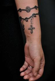 det mest fasjonable håndleddet svart-hvitt Chain tatoveringsmønster