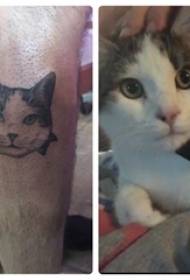 gambo maschile tatuaggio super realistico su foto tatuaggio gatto nero
