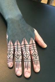 braç d'estil tribal de gran àrea negra i patró de tatuatge de línia