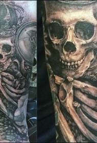 brazo magnífico esqueleto negro esqueleto corona tatuaje patrón
