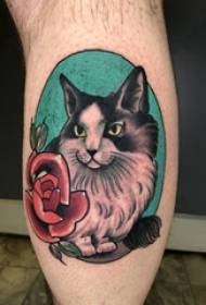 ふくらはぎの小動物のタトゥーの男の子ローズと猫のタトゥーの写真