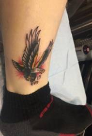 launin eagle tattoo yarinya maraƙi a kan hoton mikiya tattoo hoto