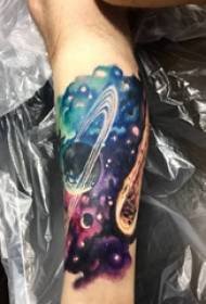 kleine kosmische Tattoo Jungen Kälber auf dem Universum und Planet Tattoos Bild