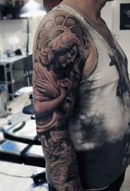 brazo religioso tema negro retrato tatuaje patrón