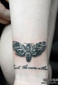 ແຖບສະແດງໃຫ້ເຫັນ Tattoo ແນະນໍາໃຫ້ມີຮູບແບບ tattoo moth wrist