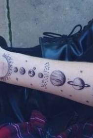 käsivarsi hyvä musta erilainen planeetta tatuointikuvio