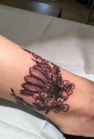 petite fille de tatouage littéraire fraîche veau petite photo de tatouage littéraire fraîche