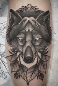 druipend bloed wolfskop tattoo mannelijke steel op bladeren en wolfskop tattoo-foto's