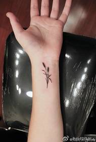 tjej handleden trend liten vass gräs tatuering mönster