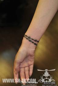 modèle de tatouage bracelet bracelet tendance petite fille