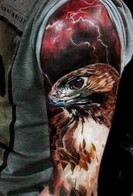 realistični stil boja orao i uzorak munje tetovaža