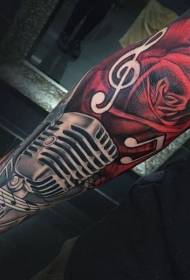 ramię bardzo piękny wielokolorowy wzór róży tatuaż mikrofonu