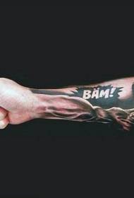 bras design intéressant noir et blanc lettre portrait de Bruce Lee modèle de tatouage