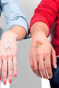 çift dore mbrapa tatuazh kreativ për karroca fëmijësh. 96866-çift kafkë dhe tatuazh personaliteti të ankoruar
