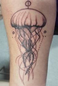 linea minimalista tatuaggio ragazza polpaccio su foto tatuaggio medusa nera