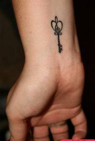 håndleddet liten fersk nøkkel tatovering fungerer