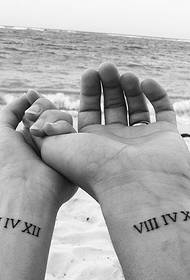 tatuaggio da polso coppia su greco