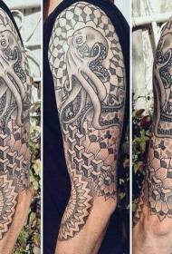 Grande totem tribale in bianco e nero con motivo a tatuaggio di polpo