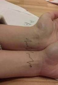 modèle de tatouage ECG de couple poignet alternatif