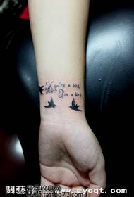 predivno modno pismo zgloba ptica tetovaža uzorak