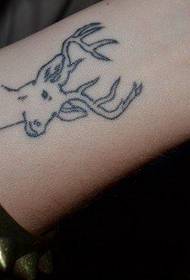 I tatuaggi di u micliu antilope frescu di a donna sò spartuti da a figura di tatuaggio 97340 - a figura di u tatuu hà cunsigliatu un quadru di u travagliu di tatuaggi di polso