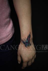 Shanghai tattoo showfotografia tetovanie Canglong: tetovanie zápästia motýľa