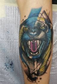 Europinio blauzdos tatuiruotės blauzda ant spalvoto leopardo tatuiruotės paveikslo