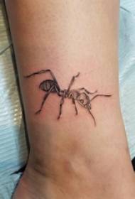 I-tattoo yesilwanyana esincinci yamathole eenkomo kumnyama emnyama kwimifanekiso ye-98787 - Abafana abancinci be tattoo yezilwanyana kumathole emthini omkhulu kunye nemifanekiso ye-fox tattoo