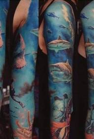 disegno del tatuaggio braccio squalo e pesce di colore