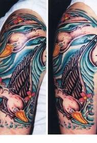 modello di tatuaggio del lago di cigno bianco braccio colore