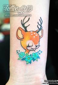 modellu di tatuaggio di cervo cute