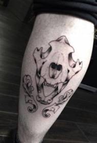 Foto del tatuaggio dell'osso superiore del polpaccio del ragazzo del tatuaggio dell'osso