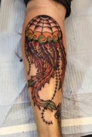 телешка симетрична татуировка върху прасеца на цветна снимка на татуировка на медузи