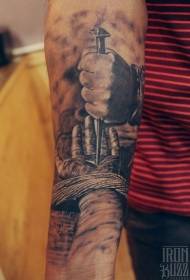 vrlo realan kršćanski stil uzorka tetovaže ruku i noktiju