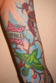 rankos spalvos paukščio tatuiruotės modelis