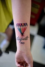tatuaggio inglese diamante fresco e alla moda