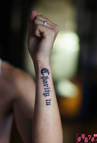Imagen de tatuaje inglés gótico de muñeca