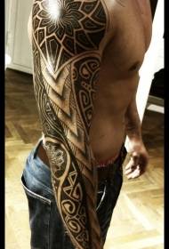 Modello tatuaggio braccio decorativo bianco e nero in stile polinesiano