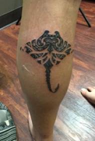 Europe and the United States calf tattoo boys calf on the black鲼 Tattoo pictures
