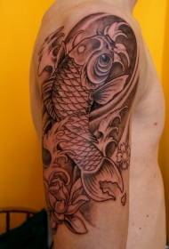 машки рамо кафеава слика за тетоважа со риби