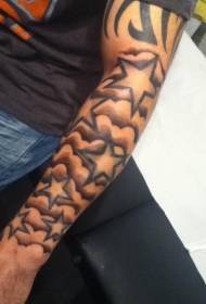 vīrieša rokas smieklīgs piecu smailu zvaigžņu tetovējuma raksts 97455-rokas jautrs pelēkās krāsas tintes ziedu tetovējums