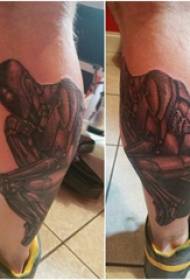 lik portret tetovaža muški krak na crnim misliocima Tattoo slike