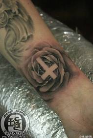 Håndleds rose cross tatoveringsmønster