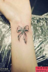 Wristen małe świeże tatuaże z kokardą tatuaże są wspólne przez tatuaże 97337-Wrist małe świeże tatuaże żyrafa przez tatuaże Udostępnij to