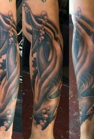 Arme des spektakulären Hammerhai-Tattoo-Musters aus schwarzer Asche