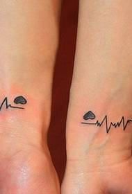 foto tatuaggio polso ECG coppia