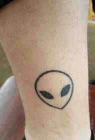 黑色外星人紋身圖片上的外星紋身圖案男小腿