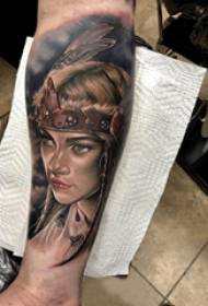 disegno di tatuaggio donna e piuma ragazzi vitelli su tatuaggio donna e piuma Immagine