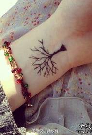 csukló fa tetoválás minta
